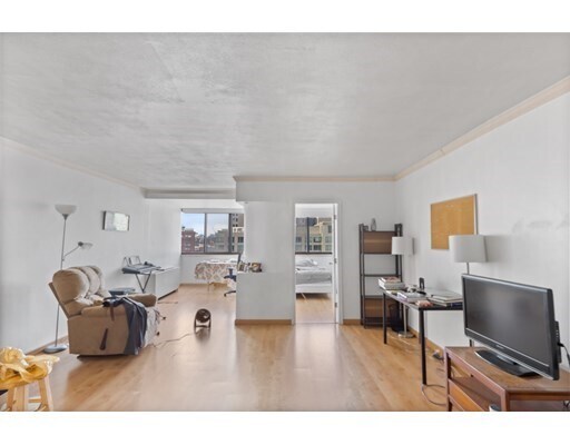 Building Photo - 8 Whittier Pl