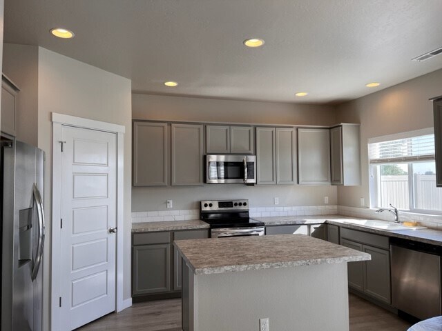 Building Photo - 4973 W Grand Rapids Dr