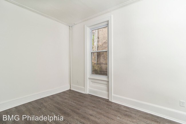 Building Photo - 2843 W Girard Ave