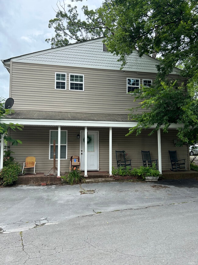 Building Photo - 11323 N Oak St