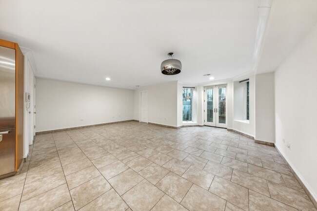 Building Photo - 51 E Bellevue Pl