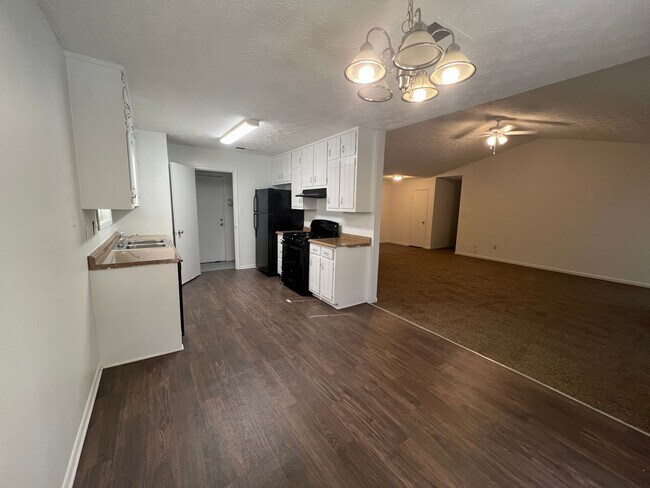 Foto del edificio - THE PERFECT 3 BEDROOM 2 BATHROOMS RANCH HOME FOR YOUR FAMILY!