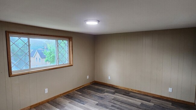 Foto del edificio - Four bedroom house available now  in Bradford PA! Home has been recently remodeled and is ready t...