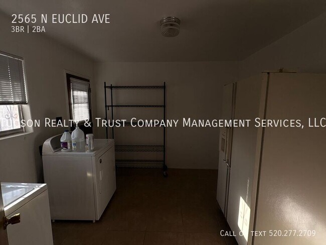 Building Photo - 2565 N Euclid Ave