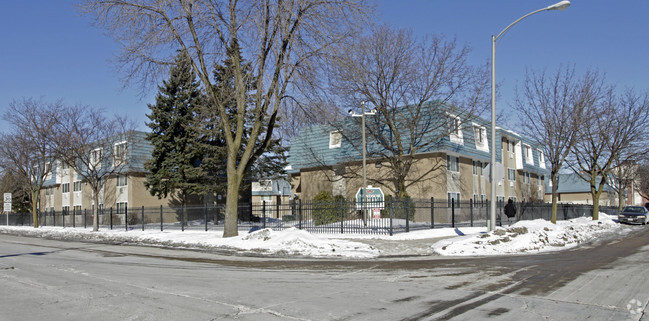 Building Photo - Windsor Court