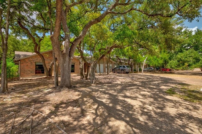 Building Photo - 8506 Mesa Dr