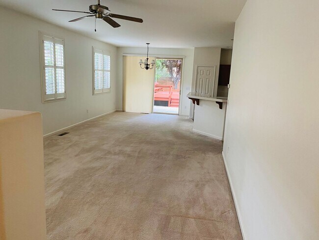 Foto del edificio - Rare Leasing Opportunity in 55 Plus Toscan...