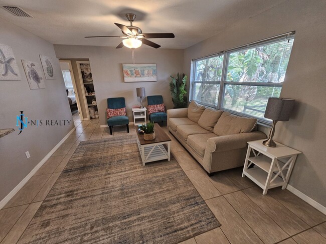 Building Photo - Wow, wow... must see beautiful 3/2 1071 Sq...