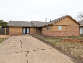 Building Photo - 9013 E 32nd St