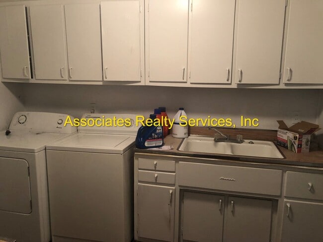 Building Photo - Four Bedroom, 2 bath 2,241 SF