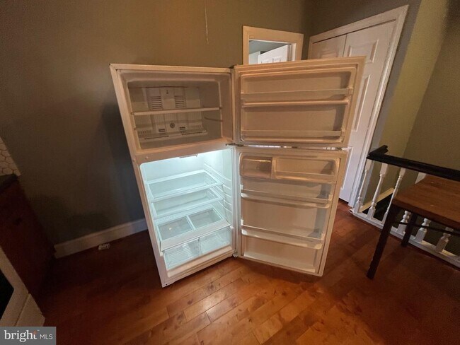 Building Photo - 308 S 52nd St