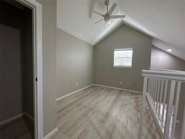 Building Photo - 3100 Walnut Bend Ln