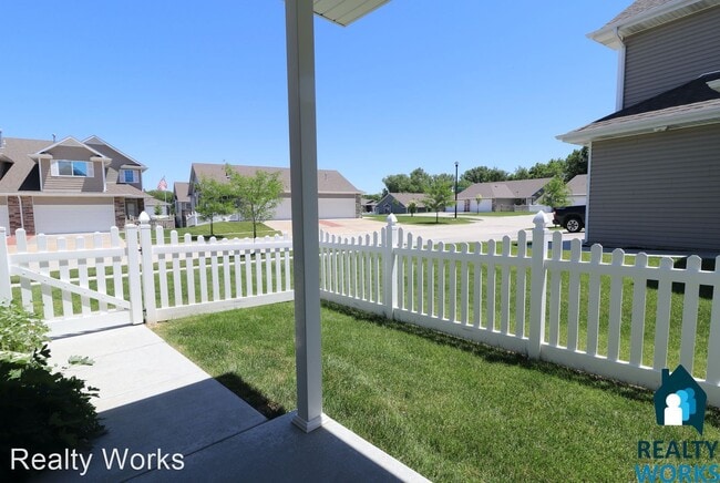 Building Photo - 3 br, 2.5 bath House - 6525 S 58th St