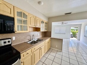 Building Photo - 718-720-720 SW 7th St