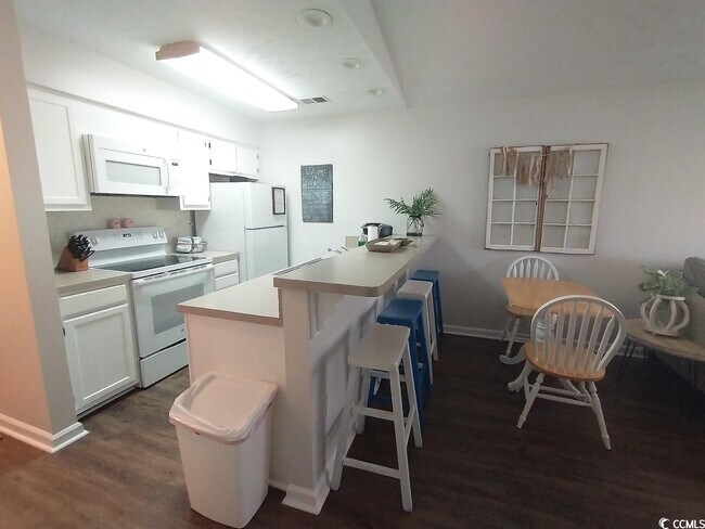 Foto del edificio - 4262 Pinehurst Cir