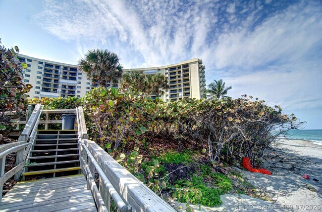 Foto del edificio - 200 Ocean Trail Way