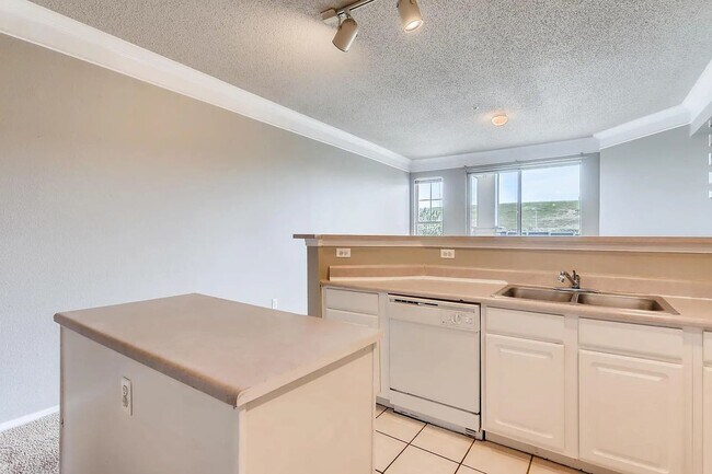 Foto del edificio - Spacious 2-Bedroom, 2-Bath Condo with Community Gym  in Superior