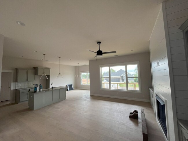 Foto del edificio - Brand New 4-bedroom, 2-bath home in the ex...