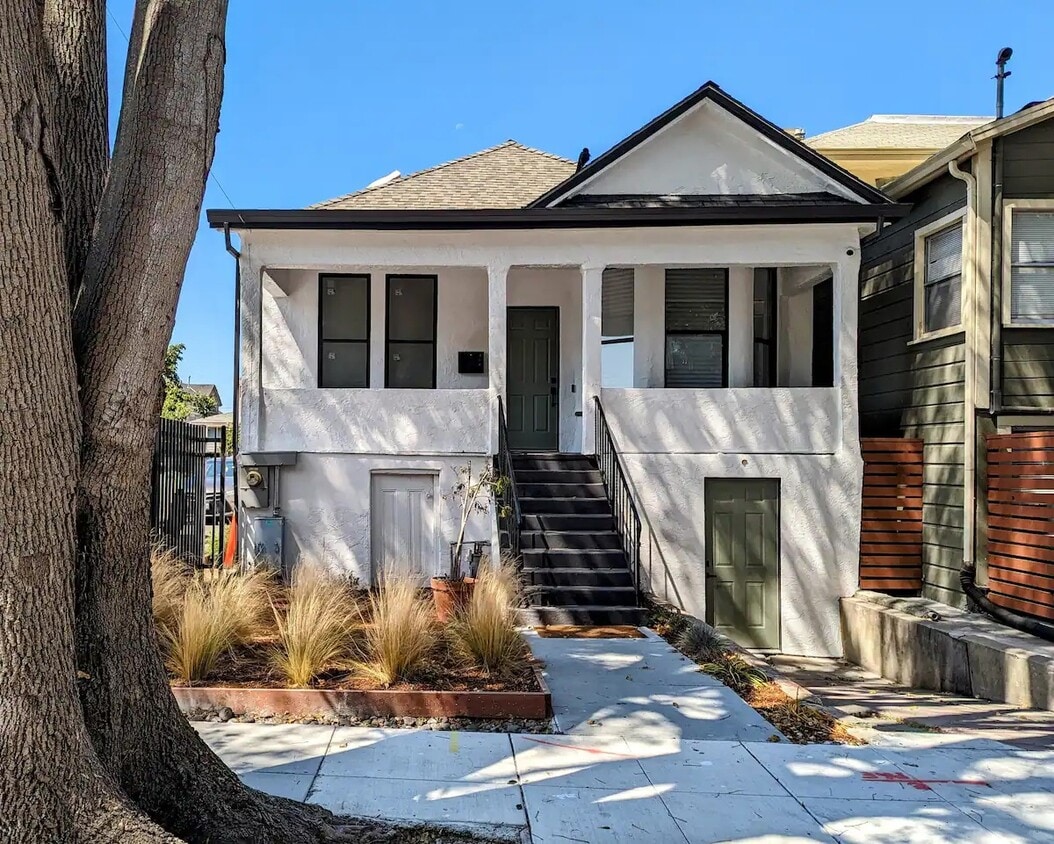 Front - 2309 Filbert St