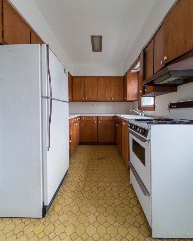 Building Photo - 2503 Iowa St