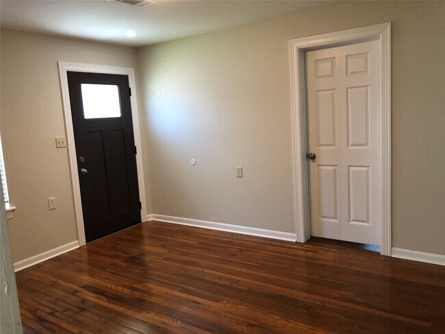 Foto del edificio - 5716 Robertson St