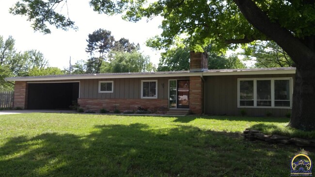 Building Photo - 1819 Canterbury Rd