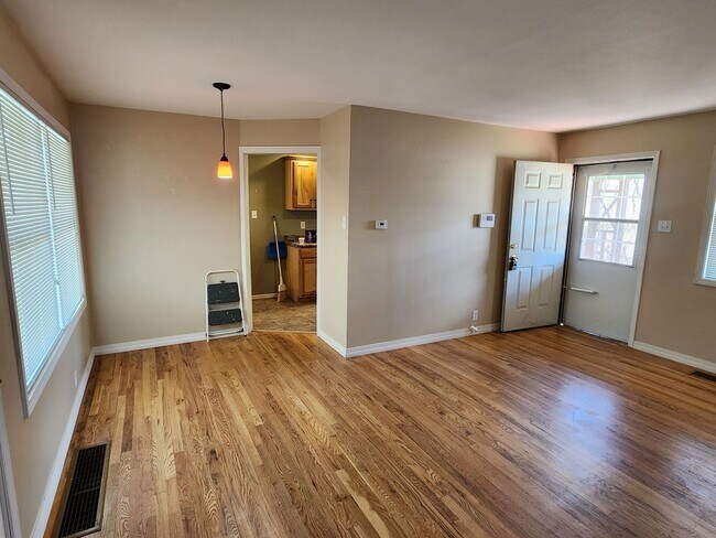 Foto del edificio - Charming 2 Bedroom W/Garage
