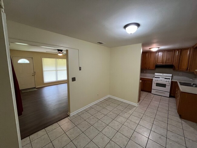 Building Photo - 951 Celia Dr