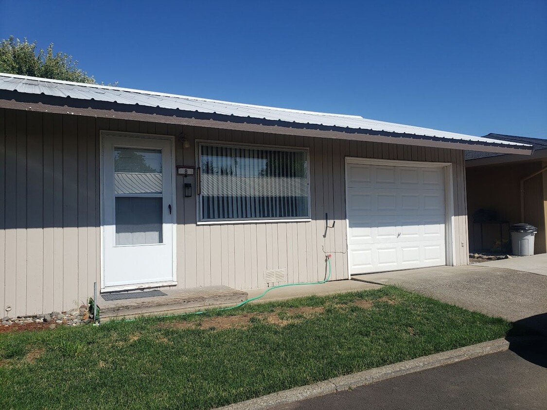 Primary Photo - N. Columbus Ave Duplex - Krause