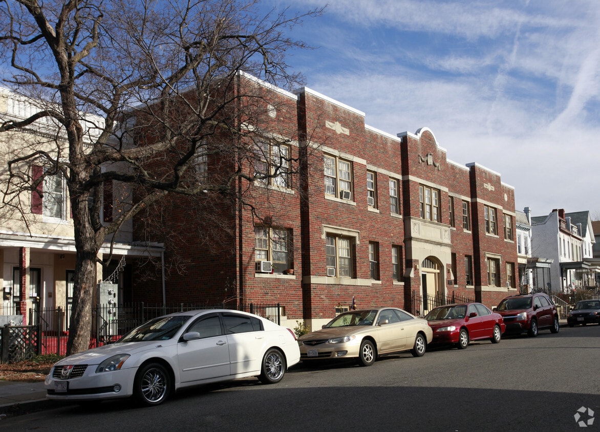 Building Photo - 601 Park Rd NW