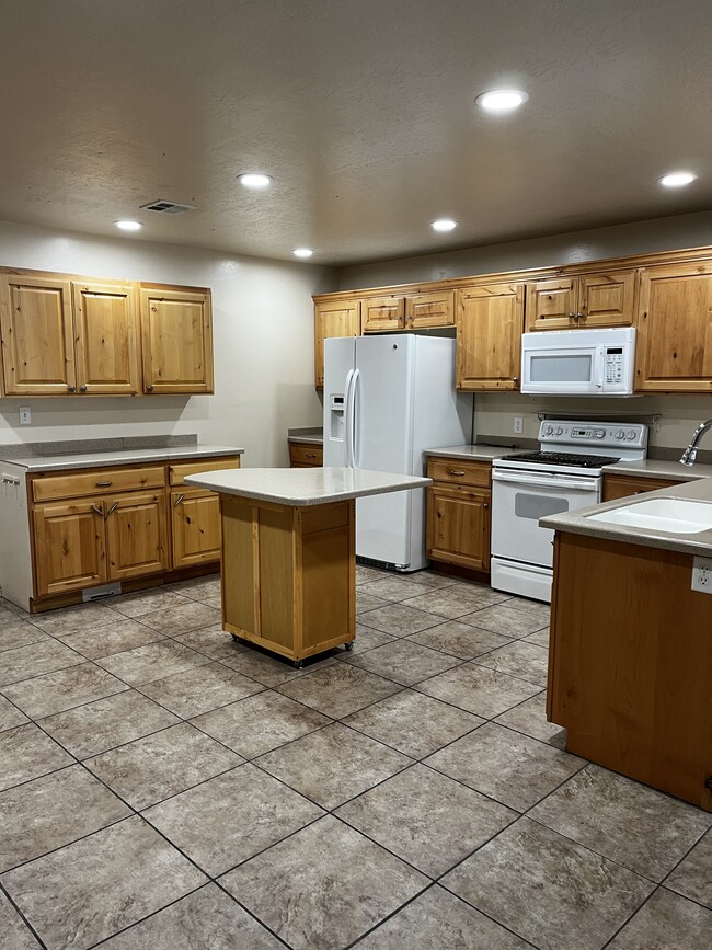 Kitchen w/Movable Island - 2320 E 2540 S