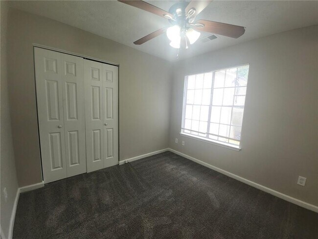 Foto del edificio - 3225 Landgraf Close