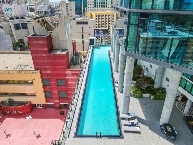 Foto del edificio - 398 NE 5th St