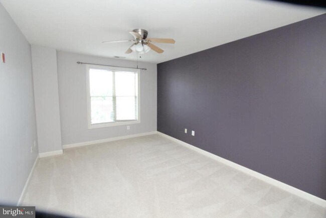 Foto del edificio - 500 Belmont Bay Dr