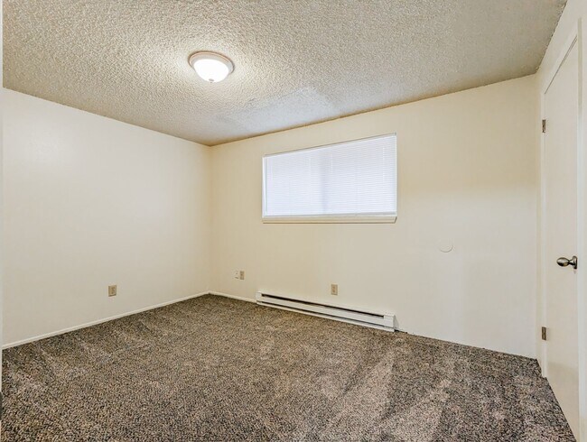 Building Photo - 15817 Manor Way