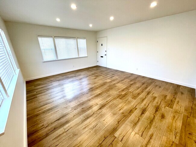 Building Photo - 2519 Tulare Ave