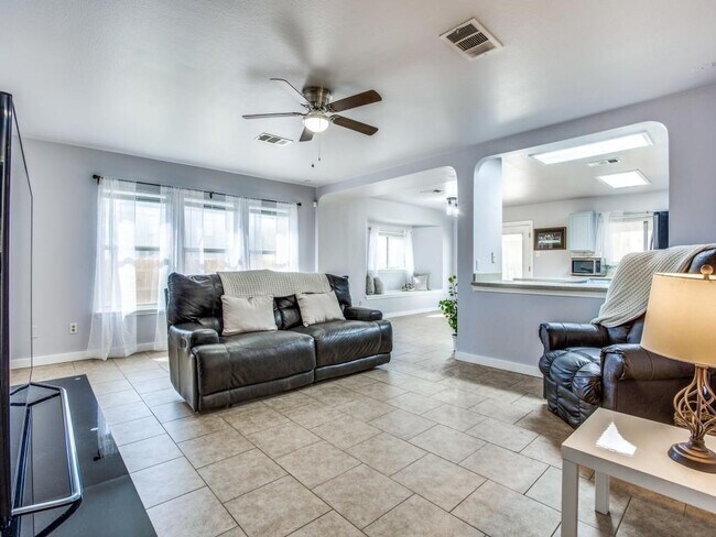 Building Photo - 201 Sil Cove