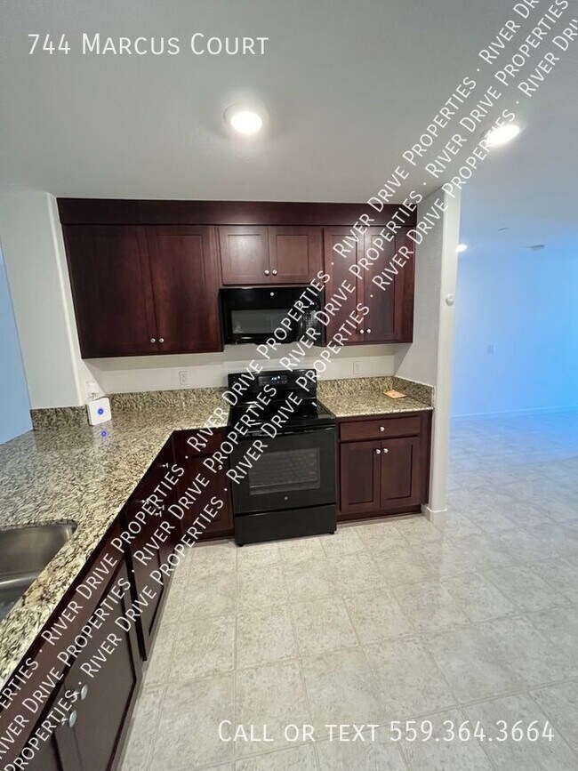 Foto del edificio - Reduced Today This Beautiful New Build Rea...