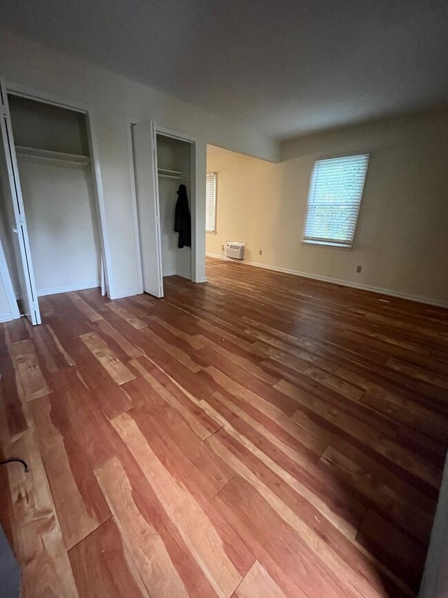 Building Photo - Live near UNC in a historic home in this spacious studio apartment!