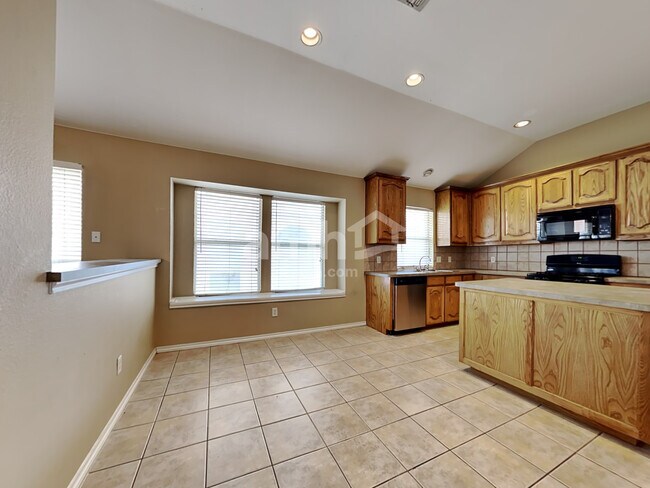 Building Photo - 8820 Sunset Trace Dr