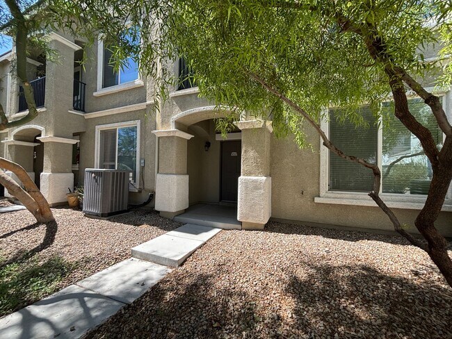 Foto del edificio - GUARD GATED 3 BED 2.5 BATH 2 CAR GARAGE TOWNHOUSE w/ 3 FLOORS