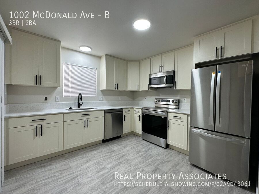 Foto principal - 1002 McDonald Ave