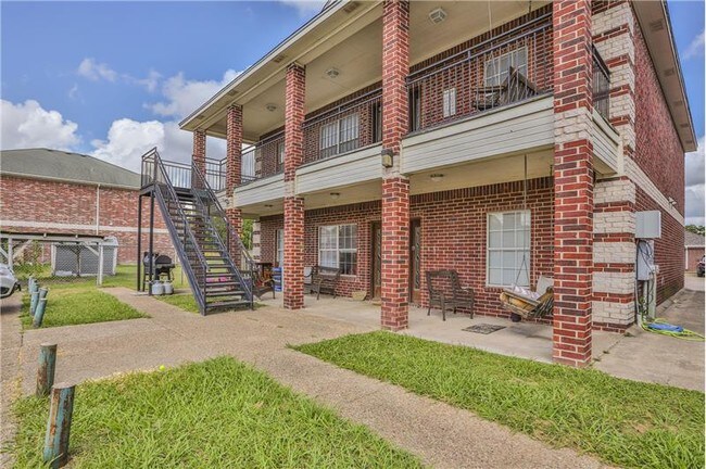 Building Photo - 1613 Wood Ave