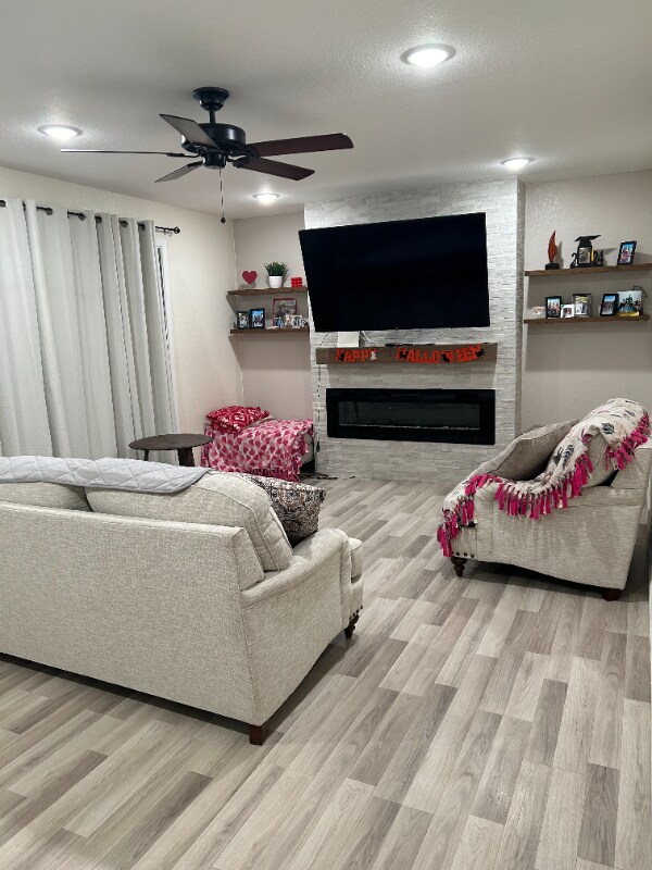Foto del edificio - 7913 Candlewood Ave