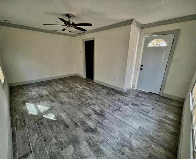 Sala de estar - 1911 E Poinsettia Ave