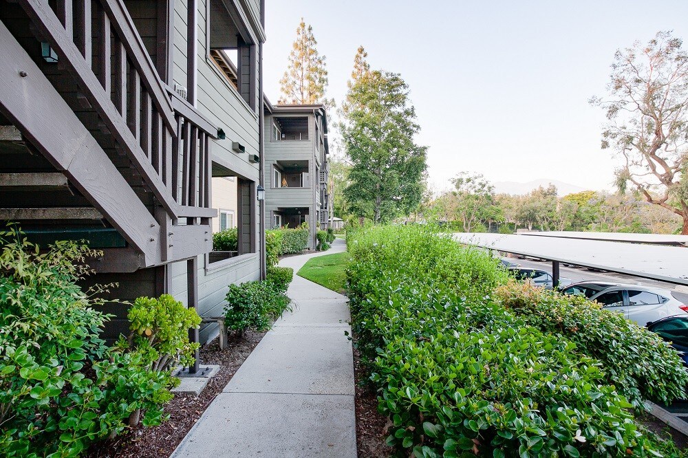 Crestwood Apartments Lake Forest, CA