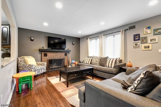 Foto del edificio - 221 Hillside Ave