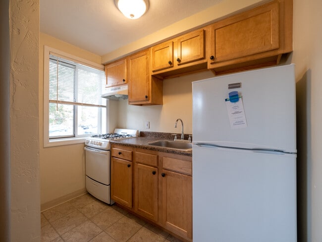 Building Photo - Brentwood Manor