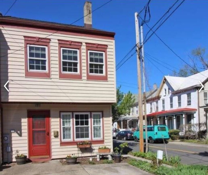 Foto principal - 109 N Franklin St