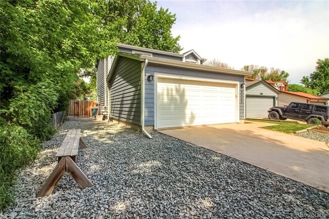 Foto del edificio - "Charming 3-Bed Home with Finished Basemen...